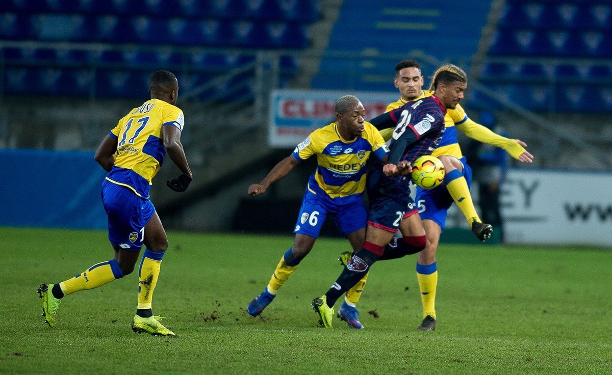 Clermont laisse filer des points précieux